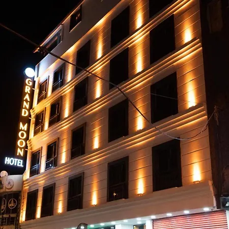 Grand Moon Hotell *